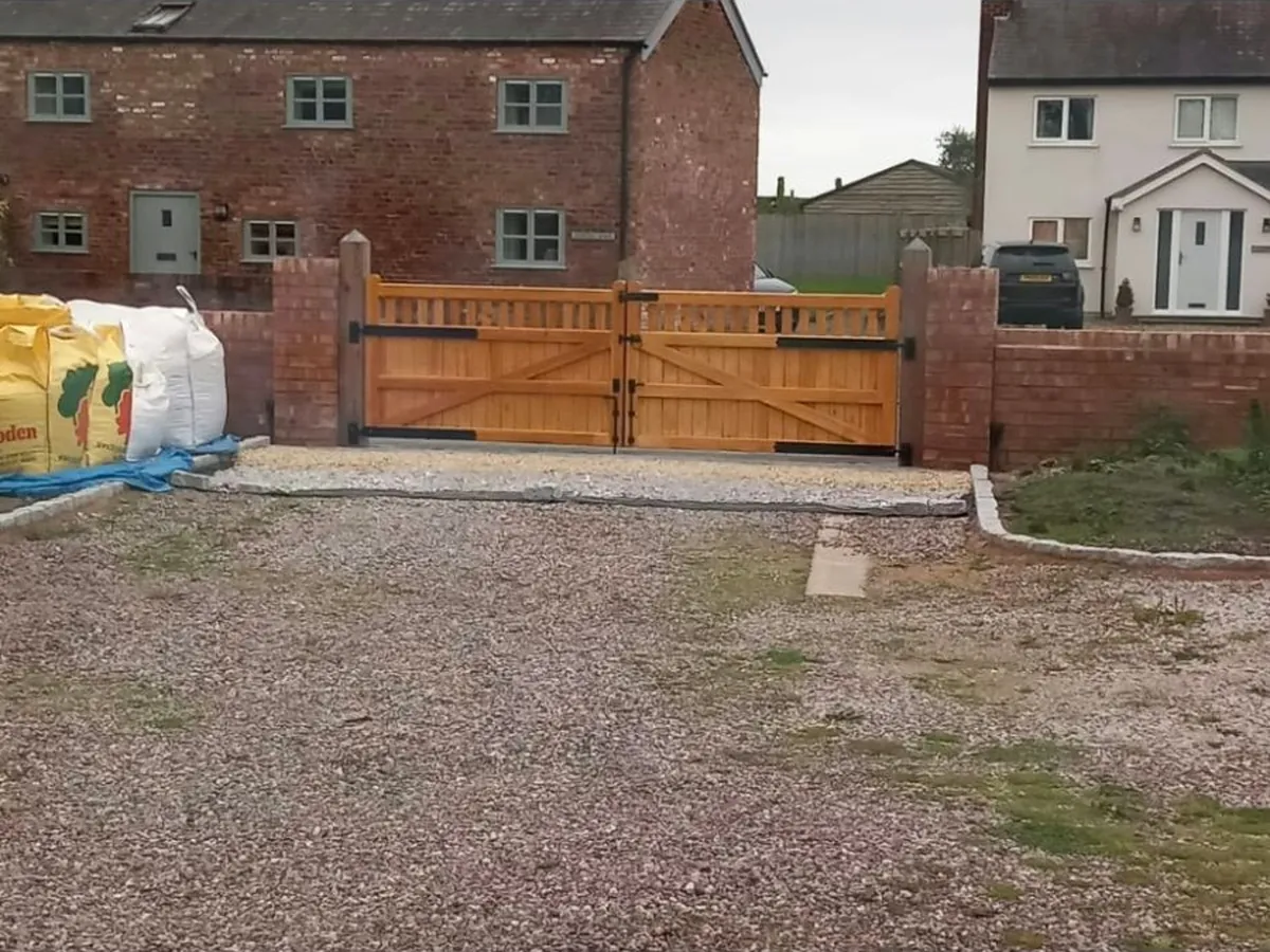Gated driveway and boundary walls by RLG Construction